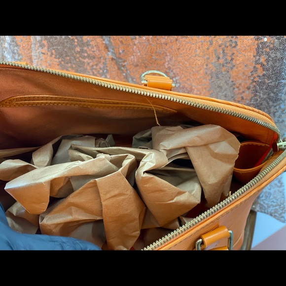 Authentic LV Hand Bag - Picture 9 of 9